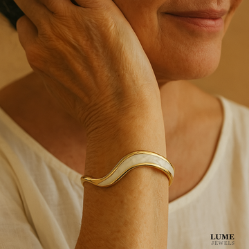 White Opal Elegant Golden Bracelet